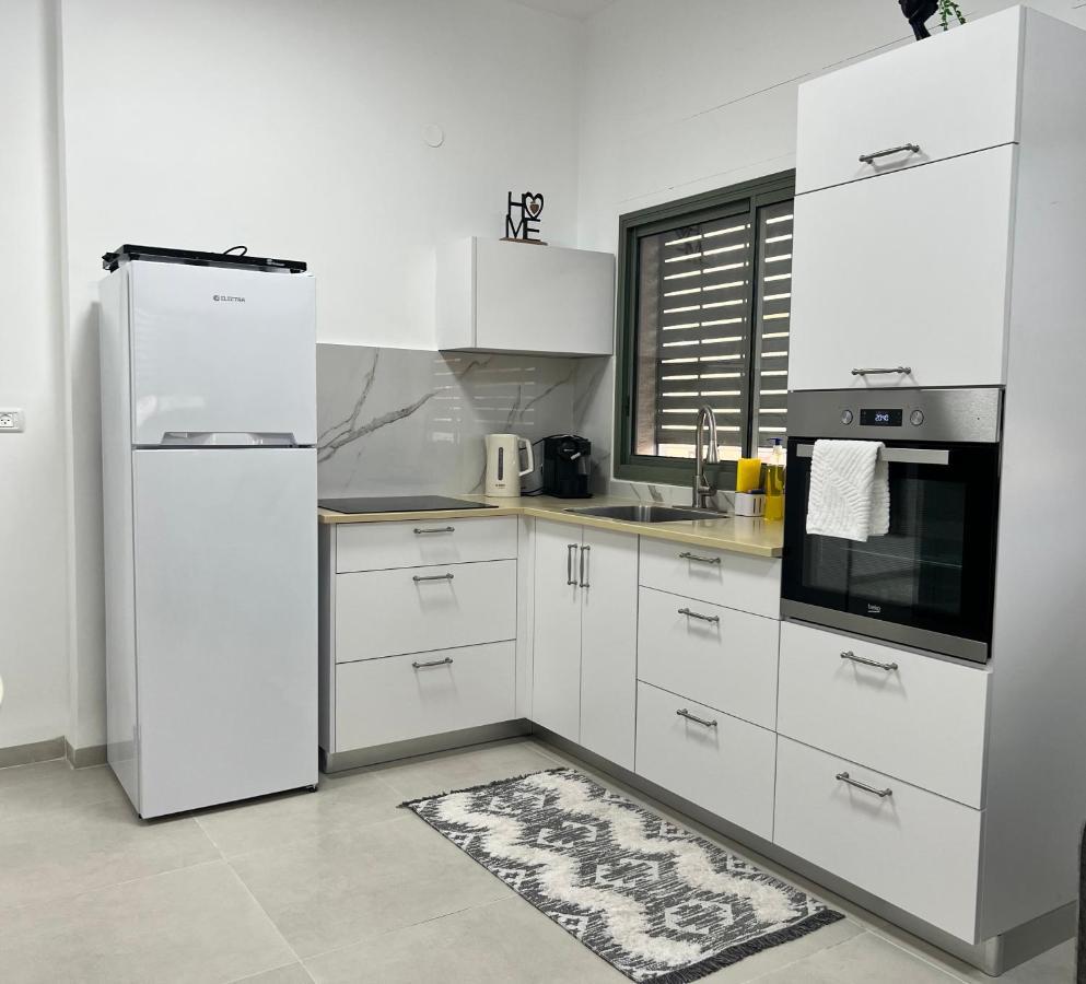 Appartement הפינה של טלי בנהריה - אירוח וספא בריאות מחומם Extérieur photo