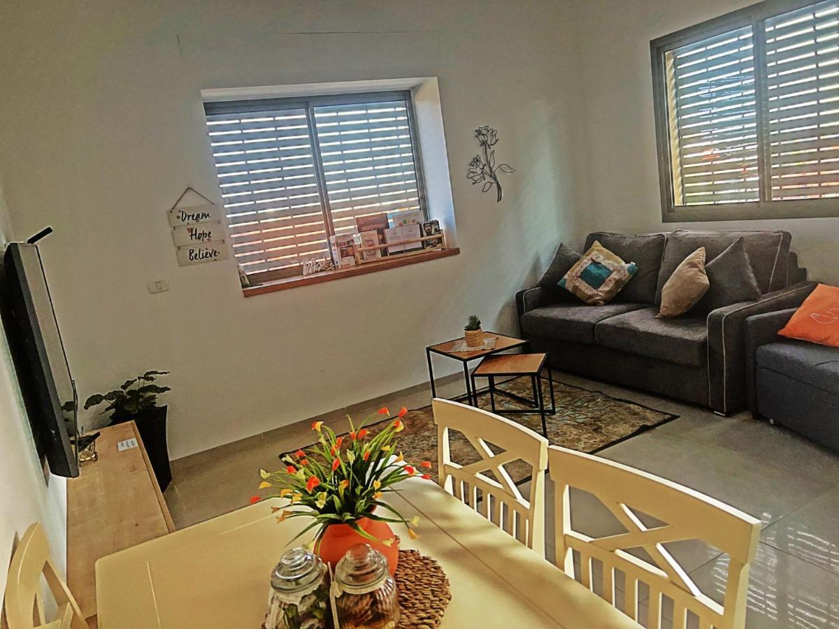 Appartement הפינה של טלי בנהריה - אירוח וספא בריאות מחומם Extérieur photo